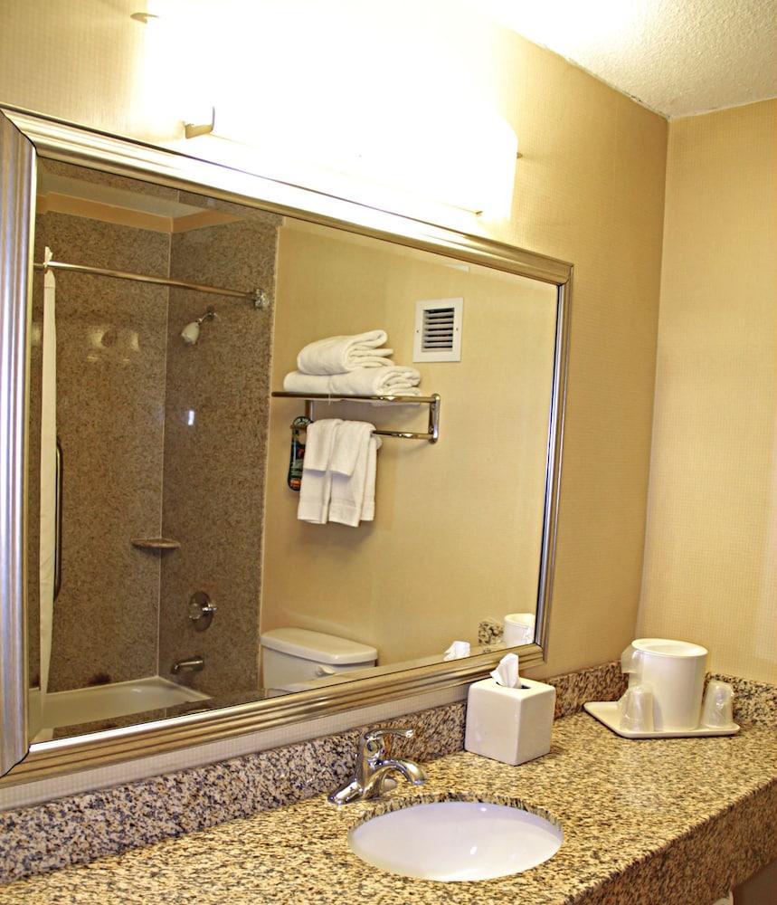 Comfort Inn & Suites Airport 锡拉丘 外观 照片
