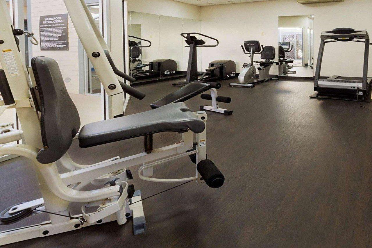 Comfort Inn & Suites Airport 锡拉丘 外观 照片