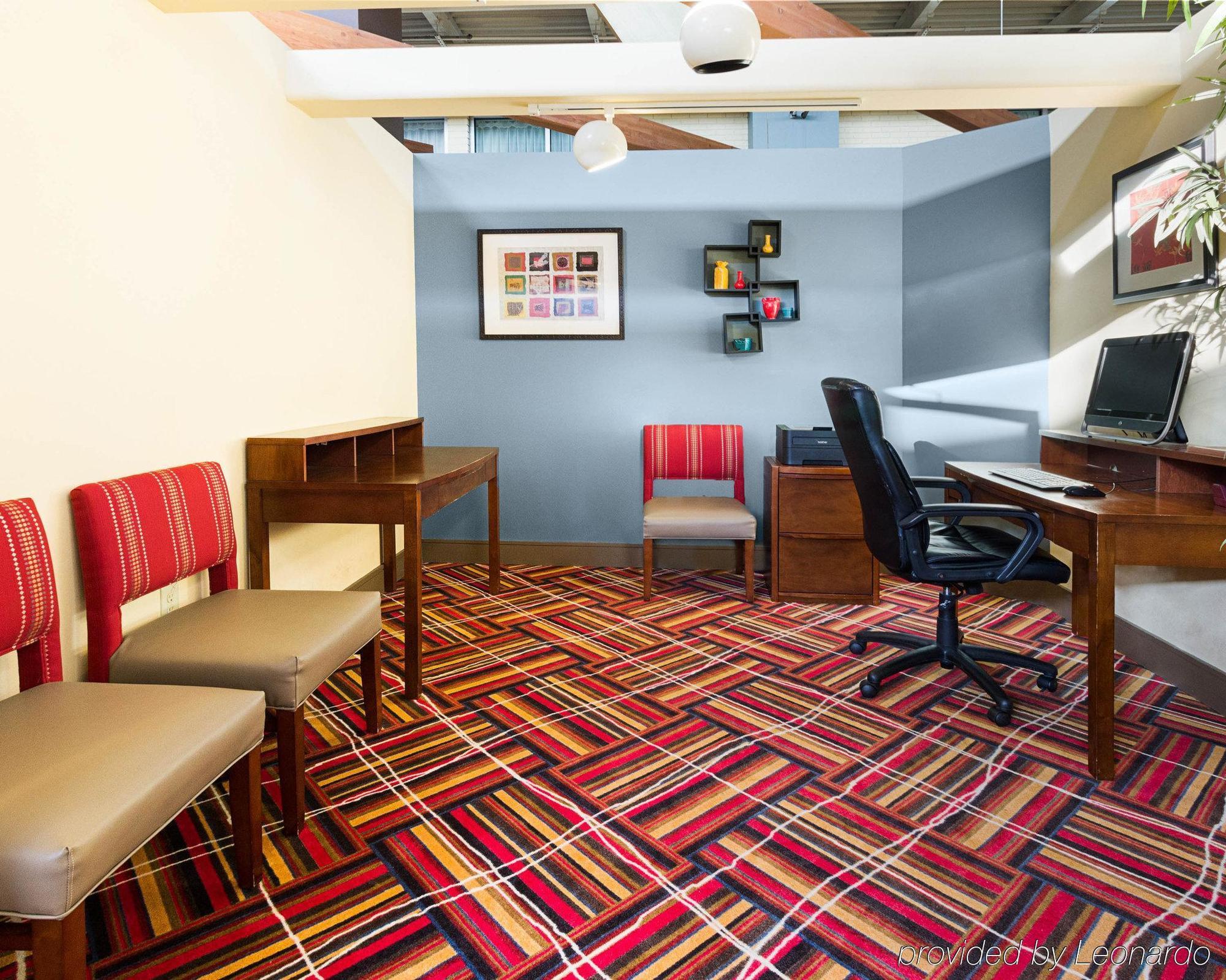 Comfort Inn & Suites Airport 锡拉丘 外观 照片