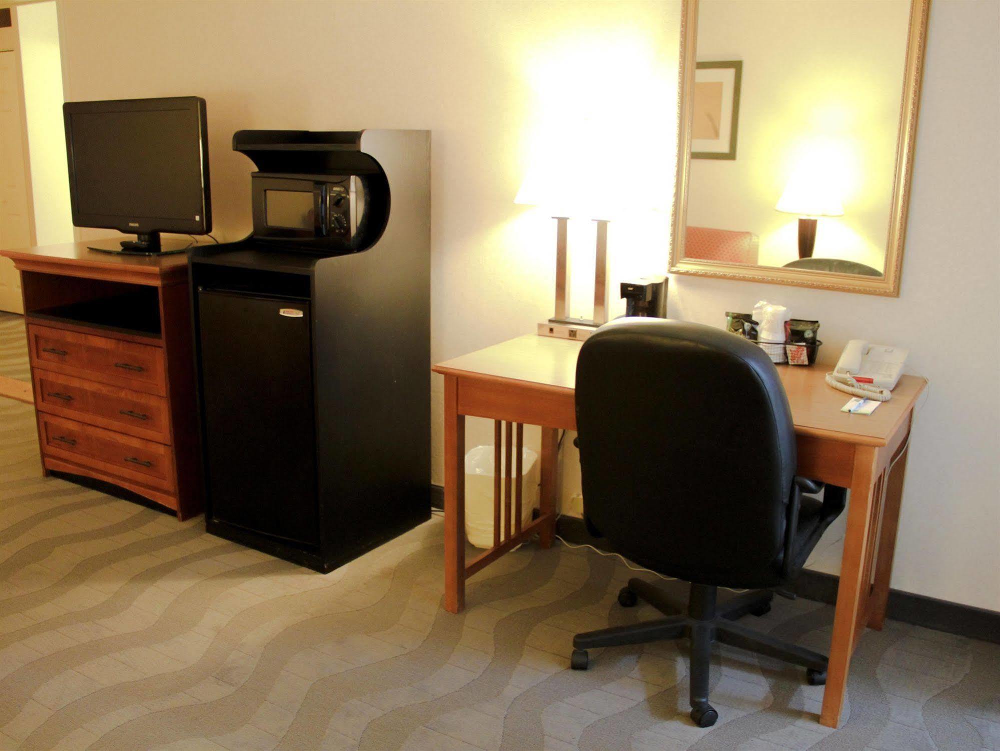 Comfort Inn & Suites Airport 锡拉丘 外观 照片