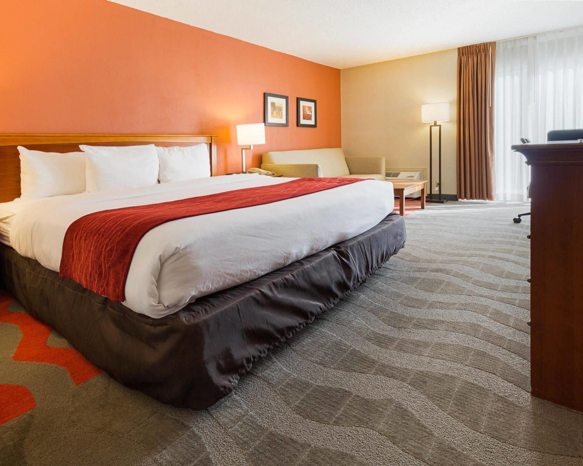 Comfort Inn & Suites Airport 锡拉丘 外观 照片