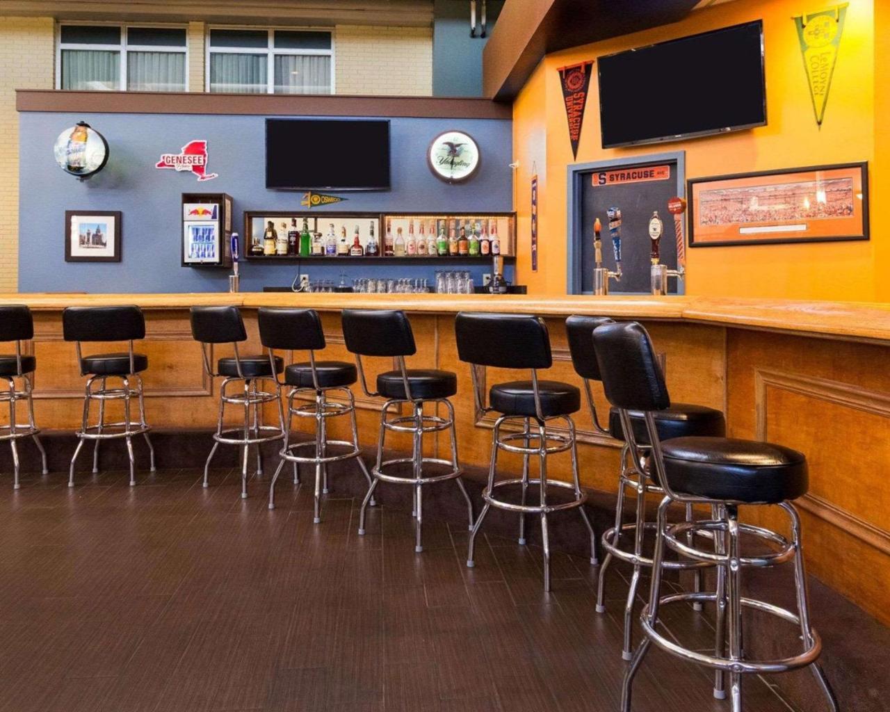 Comfort Inn & Suites Airport 锡拉丘 外观 照片