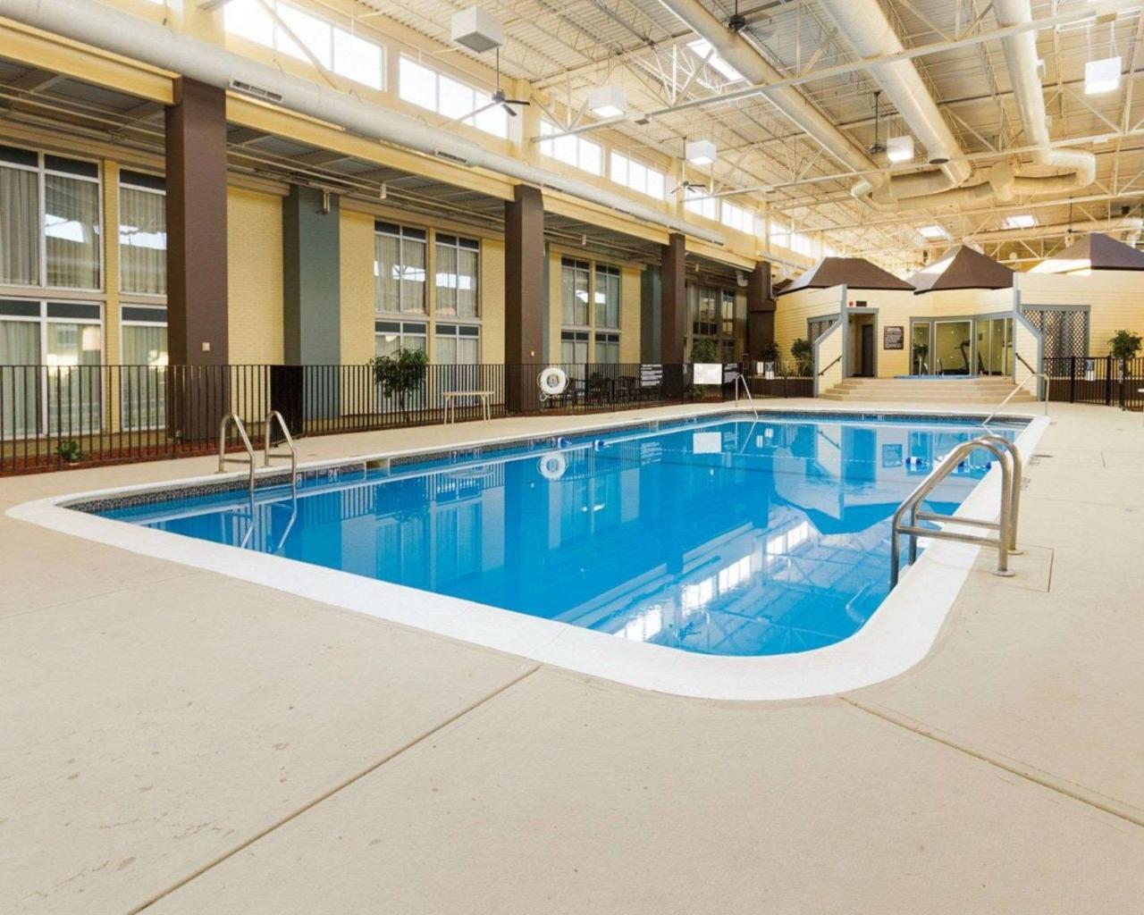 Comfort Inn & Suites Airport 锡拉丘 外观 照片