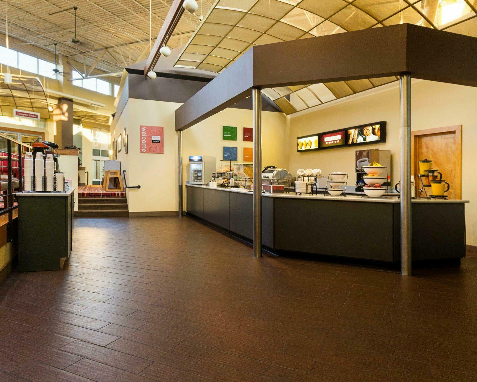 Comfort Inn & Suites Airport 锡拉丘 外观 照片