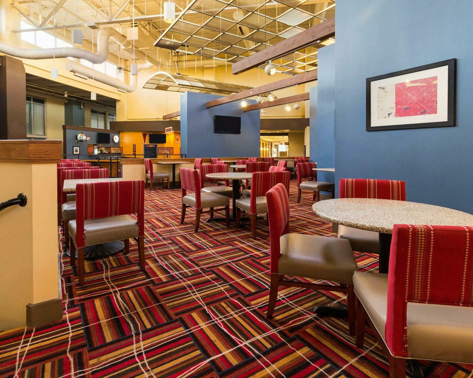 Comfort Inn & Suites Airport 锡拉丘 外观 照片