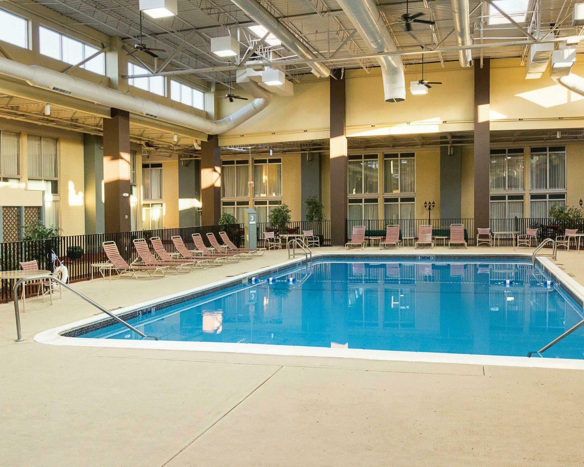 Comfort Inn & Suites Airport 锡拉丘 外观 照片