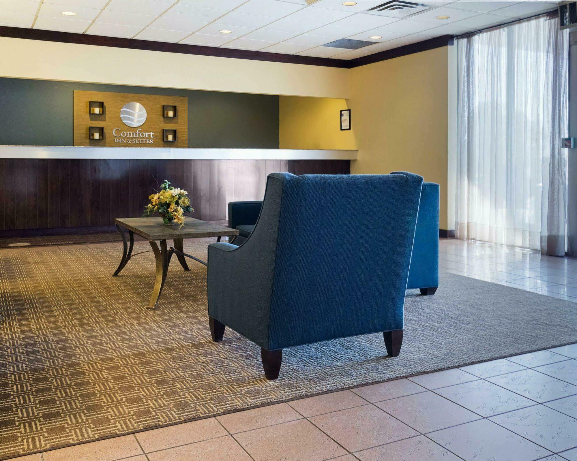 Comfort Inn & Suites Airport 锡拉丘 外观 照片