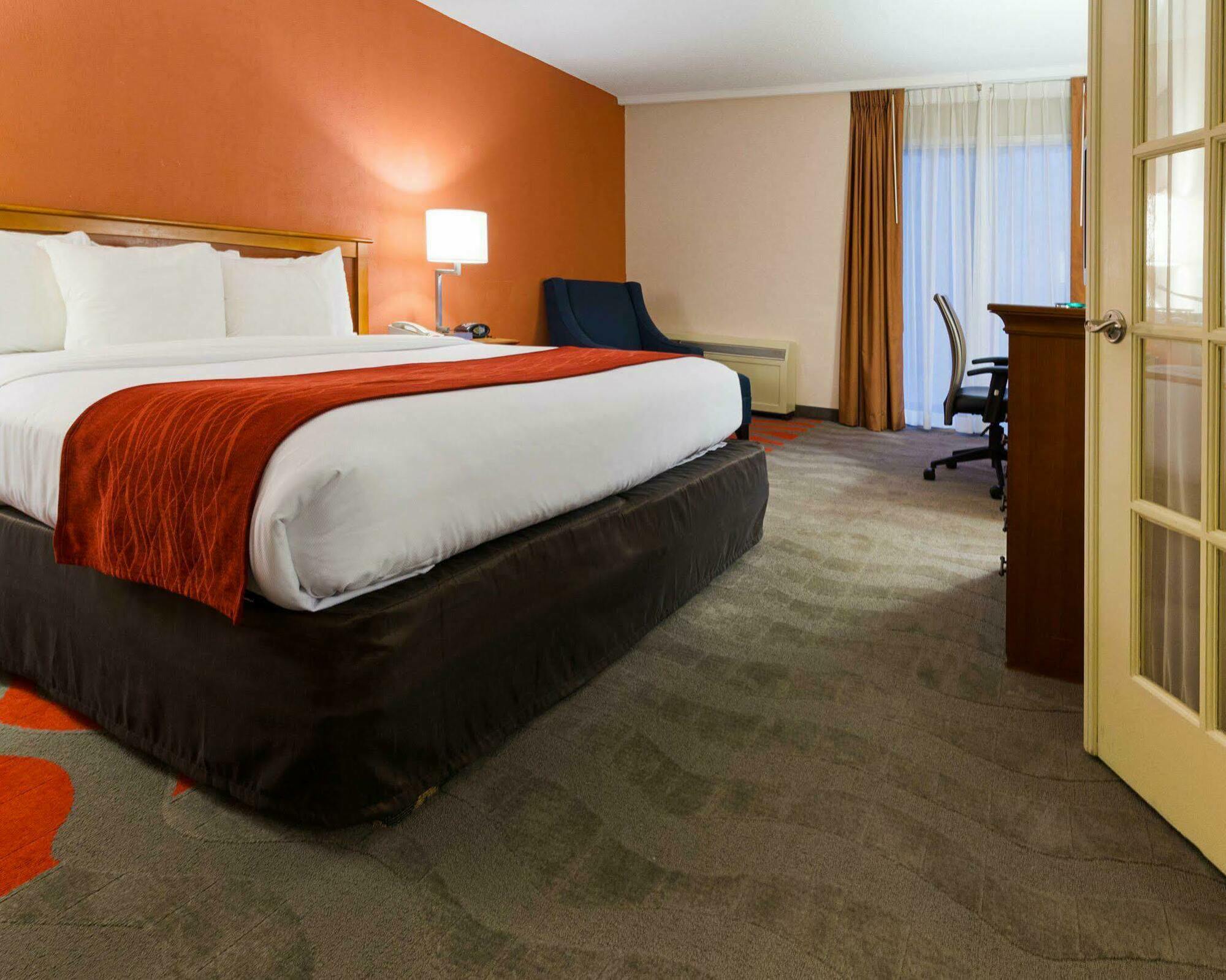 Comfort Inn & Suites Airport 锡拉丘 外观 照片